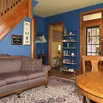 Amethyst Inn